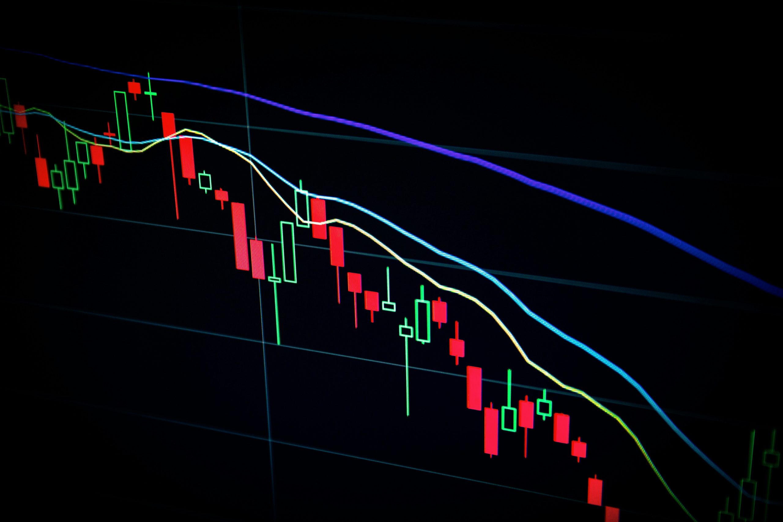 Écran affichant un graphique de cours de cryptomonnaies