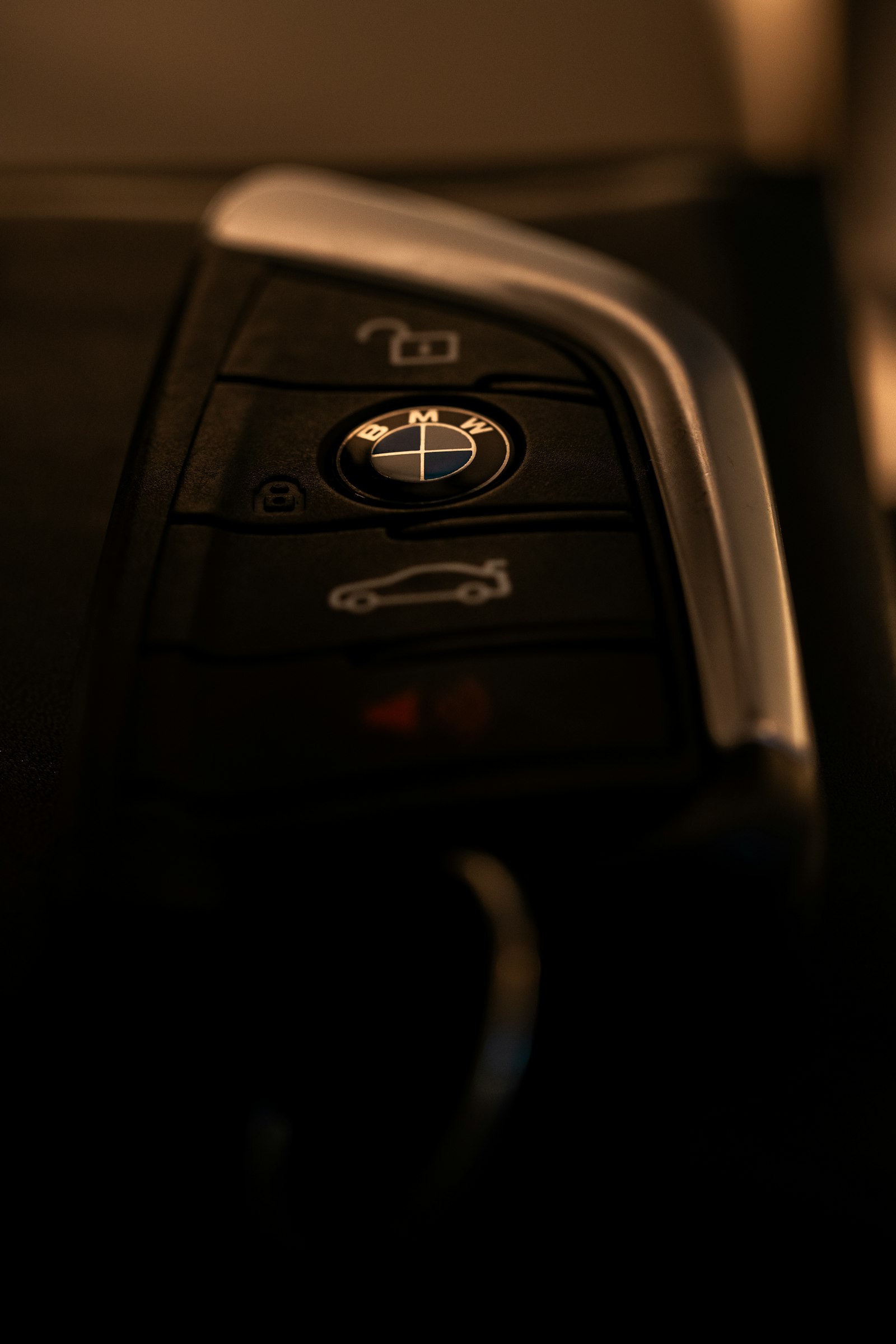 Clé de voiture avec télécommande, système d'accès sans clé (keyless)